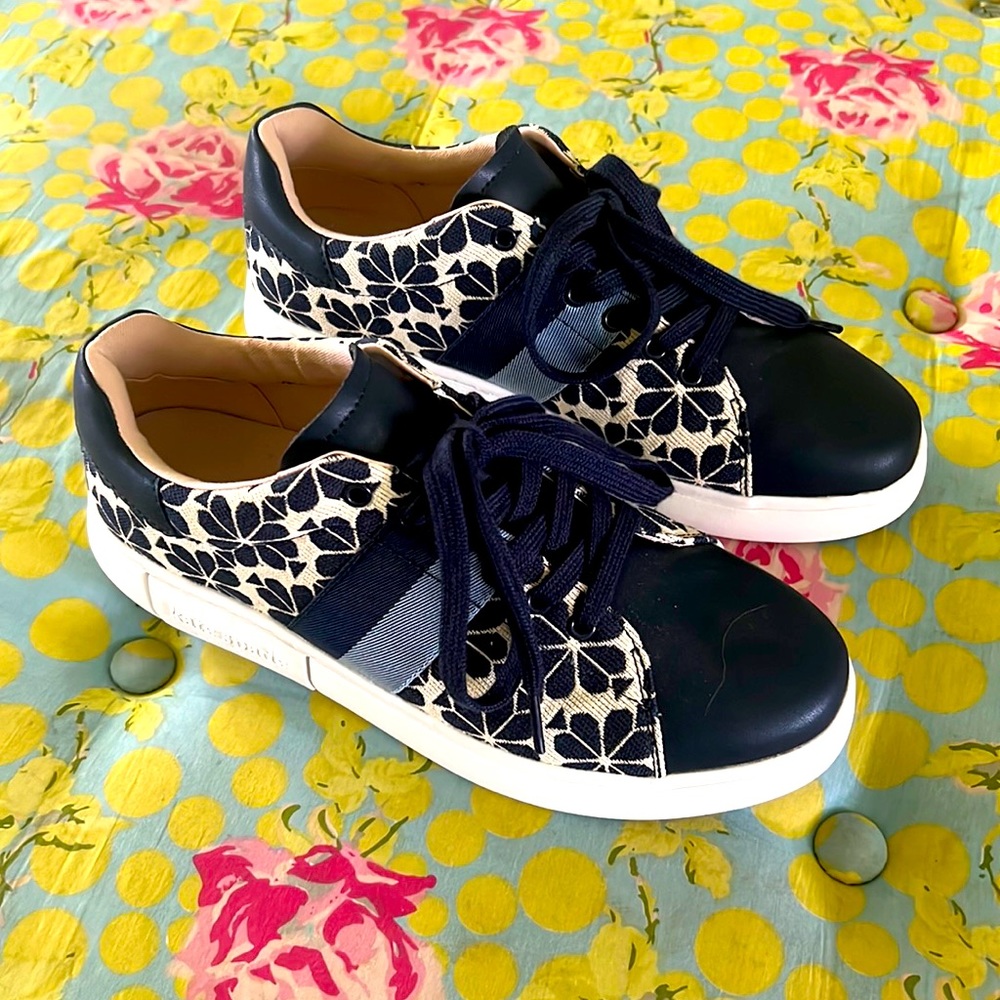 Kate Spade shoes.. navy, light blue and cream size 9.5